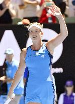 Tennis: Vandeweghe advances to Australian Open semis