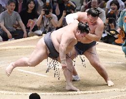 Sumo: Kisenosato handed 3rd loss in Nagoya sumo