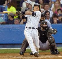 H. Matsui hits 2 of Yankees' record-tying 8 HRs in win