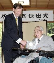 Japanese mathematician Ito receives Gauss Prize in Kyoto