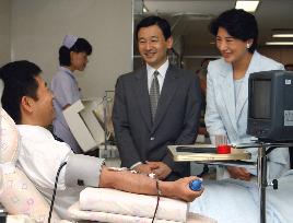 Crown prince, princess visit blood donation center