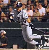 Ichiro makes bunt single