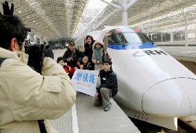 High-speed trains based on Japan's bullet train debut in China