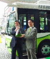 Isuzu, euglena chiefs show off biodiesel fuel