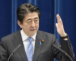 Abe announces plan to dissolve lower house, postpones tax hike