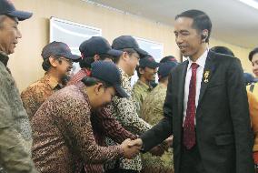 Jokowi meets with Indonesian workers at Toyota plant