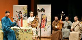Chinese "pingtan" musical storytelling team plays in west Japan city