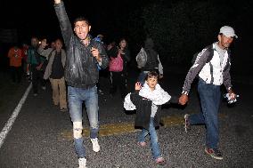 Continuous arrival of refugees causes panic on Hungary-Serbia border