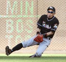 Ichiro gets in game against Nationals