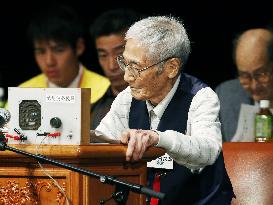 Former Japanese army soldier demonstrates Morse message