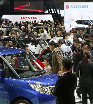 Tokyo Motor Show opening draws large crowds