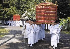 Deities restored to quake-reinforced Imperial Palace shrines