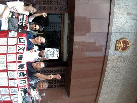 Activists demand release of political prisoners