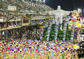 Top teams parade at Rio Carnival
