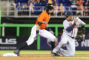 Ichiro marks season's 1st base steal