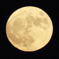 Supermoon lights up sky in Japan