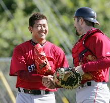 Matsuzaka practices on third day of spring training