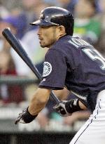 Ichiro doubles, scores twice in Mariners' 6th straight win