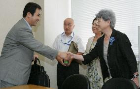 Ex-N. Korean agent meets with Yokota