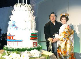 (2)Yokozuna Asashoryu holds wedding ceremony in Tokyo