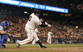 Giants shut out Rangers in Game 2