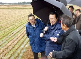 Kan visits rice farms