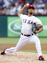 Darvish gets 10th win as Rangers beat Yankees