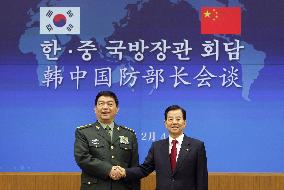 S. Korean, Chinese defense ministers shake hands before talks
