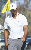 Woods pulls out of Farmers Insurance Open with bad back