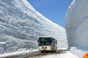 Popular sightseeing road fully opened in central Japan