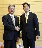 Abe, Okinawa gov. hold 1st talks over Futenma relocation