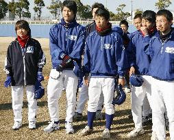 Japanese female pitcher joins training