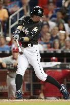 Suzuki moves within 3 hits of 3,000