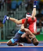 Japan wrestler Higuchi advances to men's freestyle 57-kg semifinal