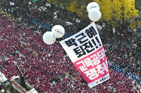 Hundreds of thousands rally in Seoul to demand Park's resignation