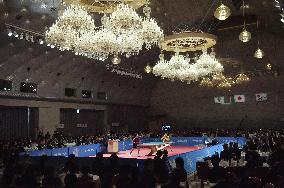 Table tennis championships held at Tokyo hotel banquet room