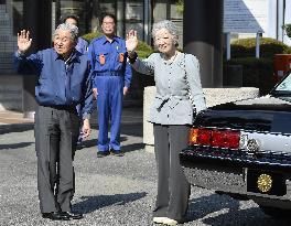 Emperor, empress visit rain disaster victims