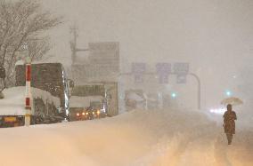 Heavy snow hits Sea of Japan coast