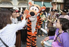 Tokyo Disneyland marks 35th anniversary