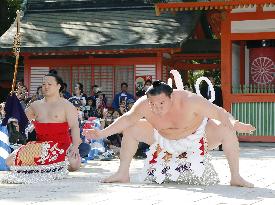 Sumo: Ring-entering ritual