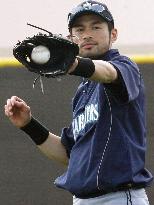 Ichiro kicks off spring training