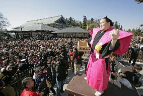 Asashoryu joins 'setsubun' event at Shinshoji Temple