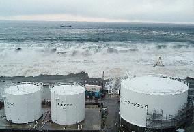 Tsunami striking at Fukushima Daiichi nuke plant