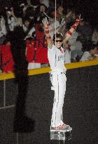 Shinjo makes rock-star entrance from roof of Sapporo Dome