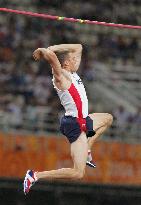(3)Mack captures gold in men's pole vault