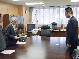 Tokaimura mayor calls for scrapping nuclear plant