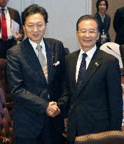 Japan, China premiers talk ahead of ASEAN meeting