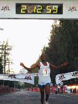 Kenyan Muindi wins men's race in Honolulu Marathon