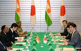 PM Abe meets with Niger president