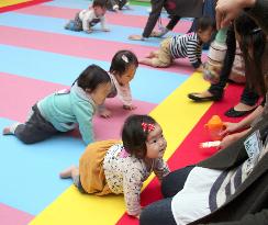 601 babies in crawling race set Guinness record in Yokohama